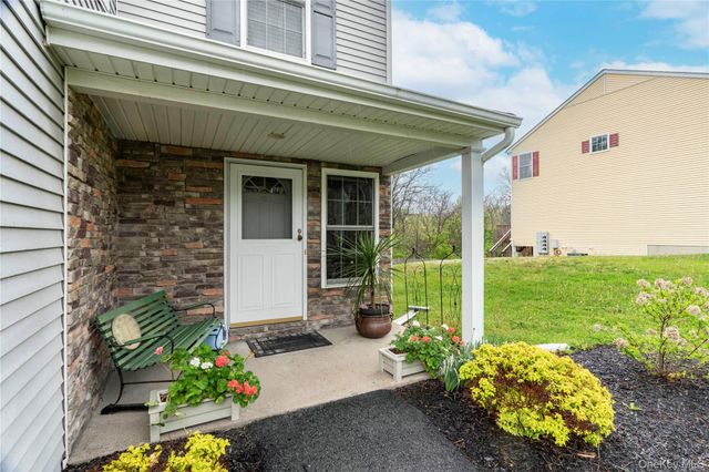 29 Aveonis Court, Fishkill, NY 12524