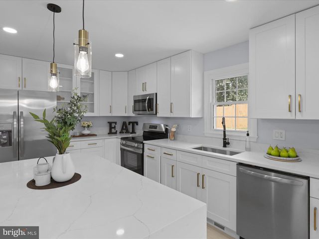 3416 SUNNY VIEW DR, Alexandria, VA 22309