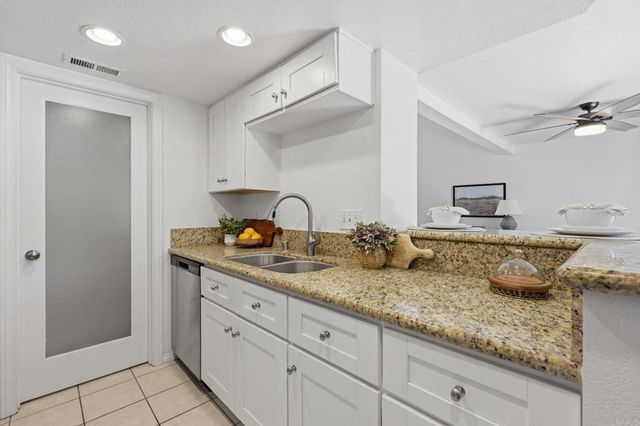 7015 Goldenrod Way, Carlsbad, CA 92011