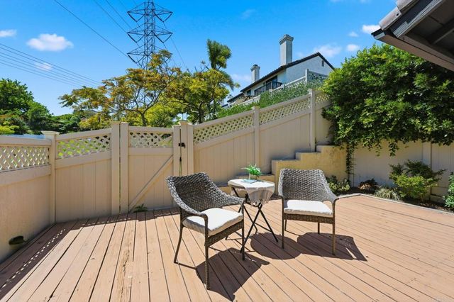 7015 Goldenrod Way, Carlsbad, CA 92011