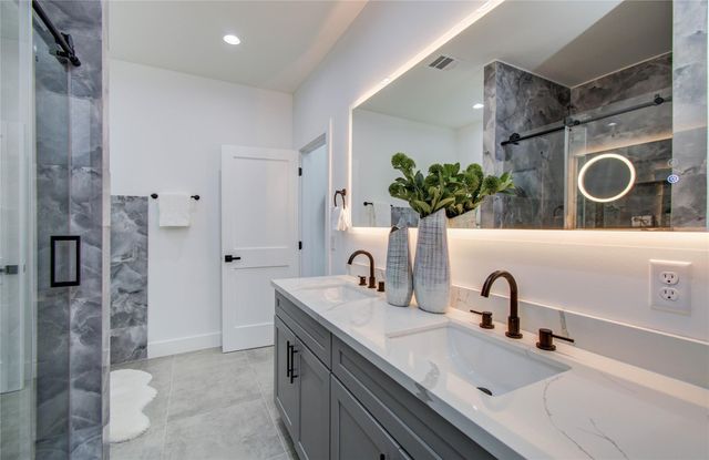 5024 Winnetka Street A, Houston, TX 77021