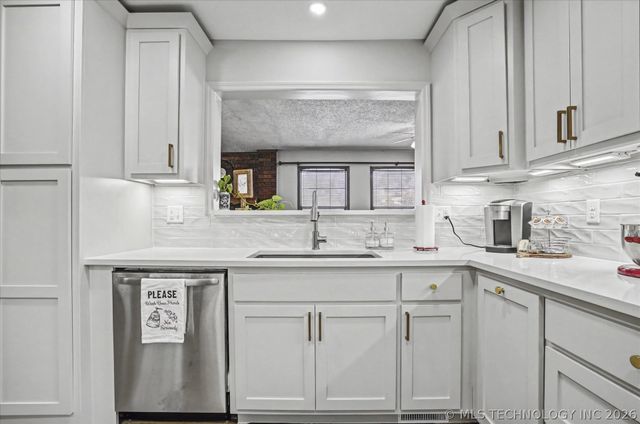 546 N 38th West Avenue, Tulsa, OK 74127