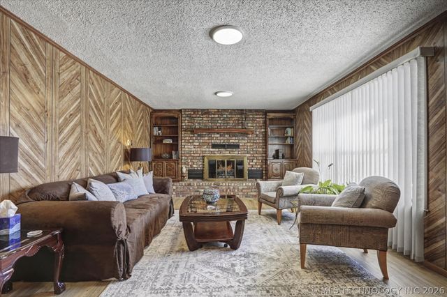 546 N 38th West Avenue, Tulsa, OK 74127