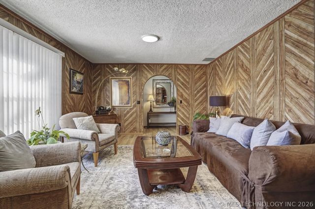 546 N 38th West Avenue, Tulsa, OK 74127