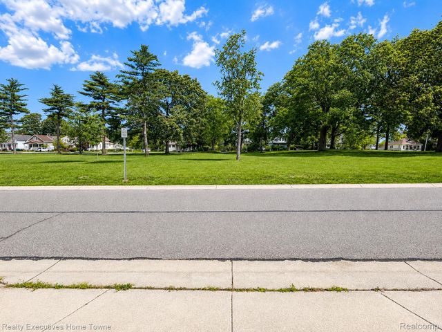 2914 South Boulevard, Port Huron, MI 48060