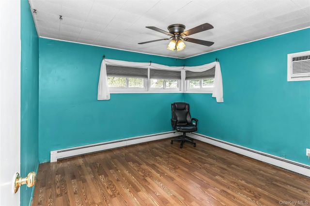30 Cable Lane, Hicksville, NY 11801