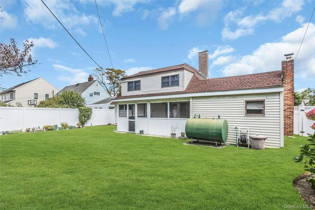 30 Cable Lane, Hicksville, NY 11801