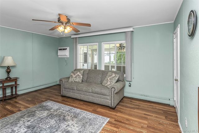 30 Cable Lane, Hicksville, NY 11801