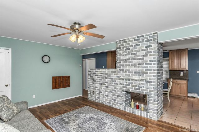 30 Cable Lane, Hicksville, NY 11801