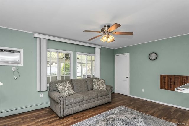 30 Cable Lane, Hicksville, NY 11801