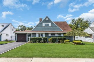 30 Cable Lane, Hicksville, NY 11801