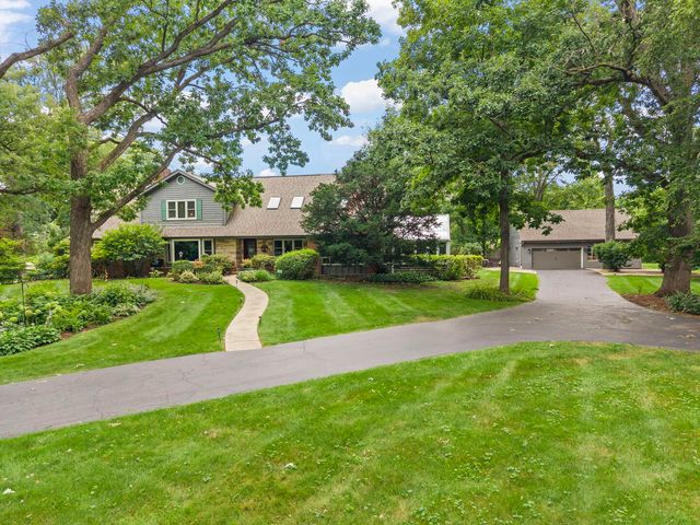 27W118 Cove Lane, Warrenville, IL 60555