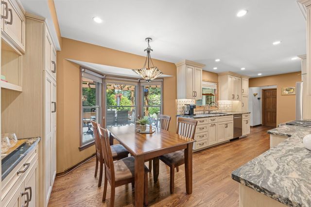 27W118 Cove Lane, Warrenville, IL 60555