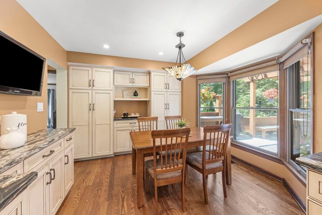 27W118 Cove Lane, Warrenville, IL 60555