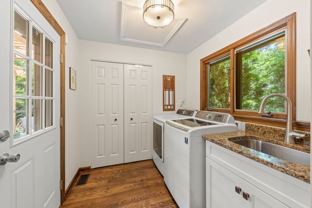 27W118 Cove Lane, Warrenville, IL 60555