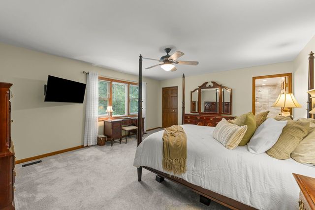 27W118 Cove Lane, Warrenville, IL 60555