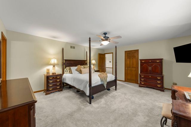 27W118 Cove Lane, Warrenville, IL 60555