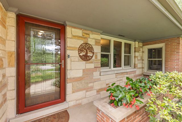 27W118 Cove Lane, Warrenville, IL 60555