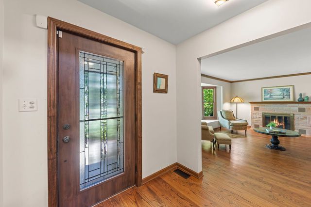 27W118 Cove Lane, Warrenville, IL 60555