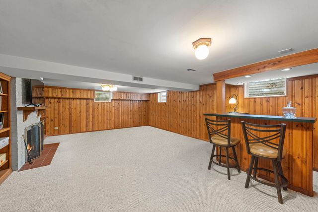 27W118 Cove Lane, Warrenville, IL 60555