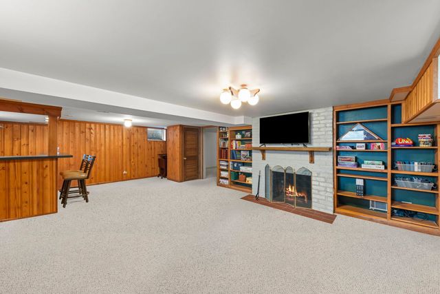 27W118 Cove Lane, Warrenville, IL 60555