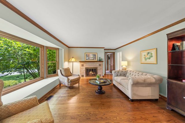 27W118 Cove Lane, Warrenville, IL 60555