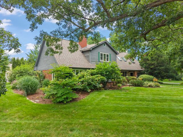 27W118 Cove Lane, Warrenville, IL 60555