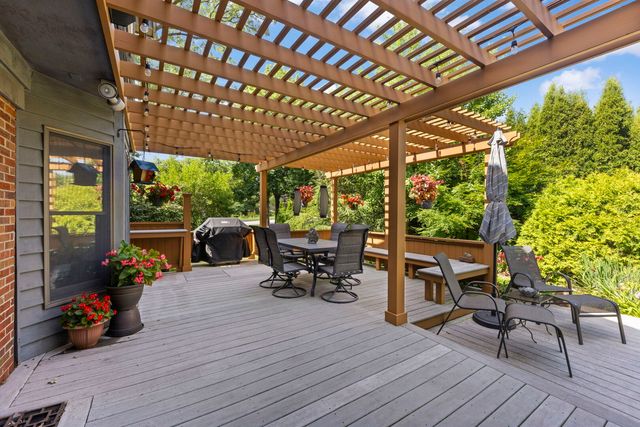 27W118 Cove Lane, Warrenville, IL 60555