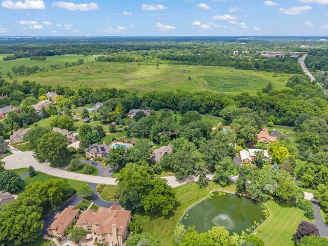27W118 Cove Lane, Warrenville, IL 60555