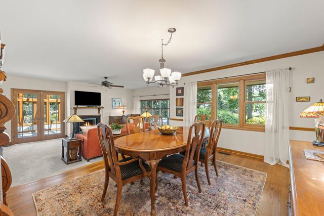 27W118 Cove Lane, Warrenville, IL 60555