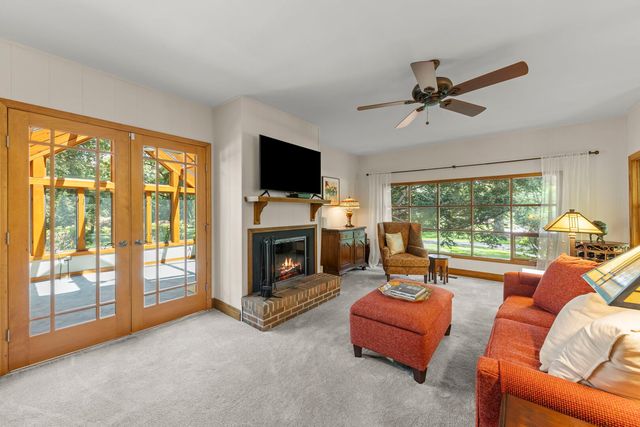 27W118 Cove Lane, Warrenville, IL 60555