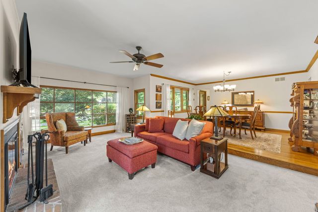 27W118 Cove Lane, Warrenville, IL 60555