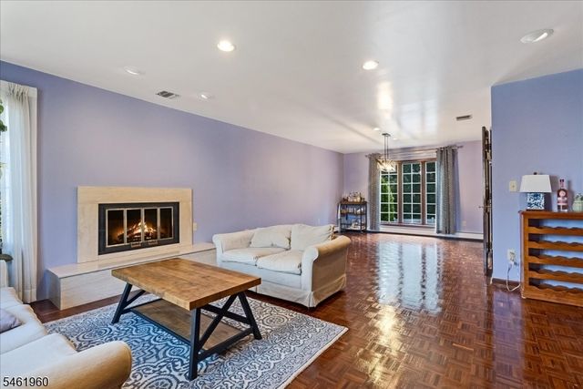 37 Jani Ct, Clifton City, NJ 07013