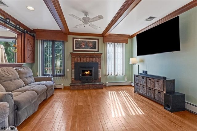 37 Jani Ct, Clifton City, NJ 07013