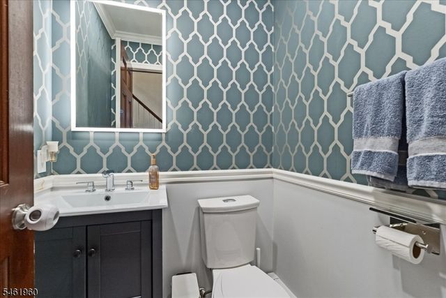37 Jani Ct, Clifton City, NJ 07013