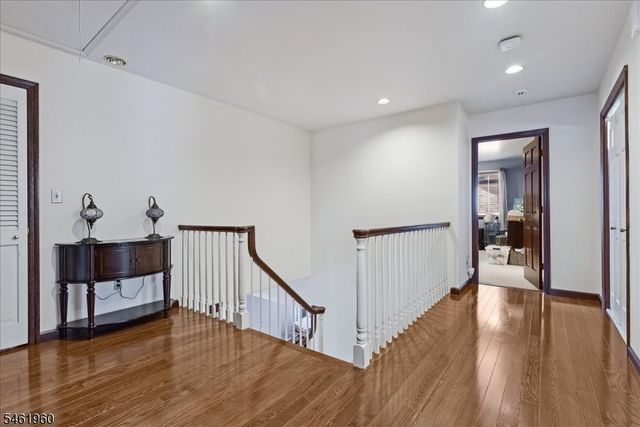37 Jani Ct, Clifton City, NJ 07013