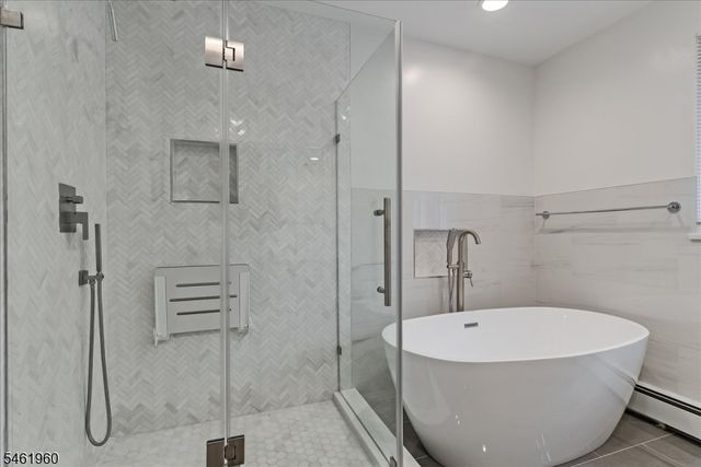 37 Jani Ct, Clifton City, NJ 07013