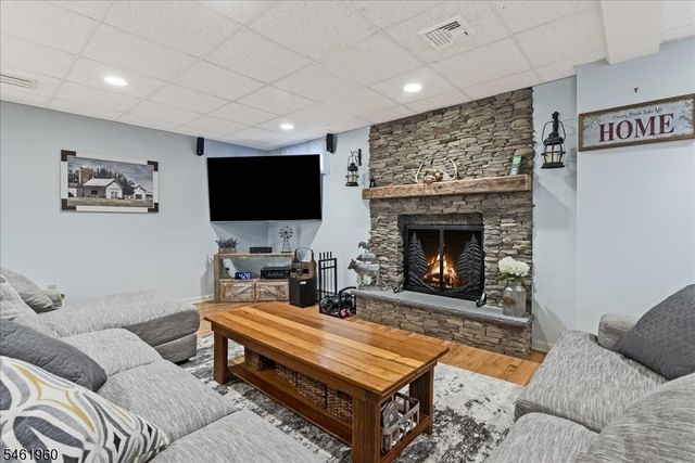 37 Jani Ct, Clifton City, NJ 07013