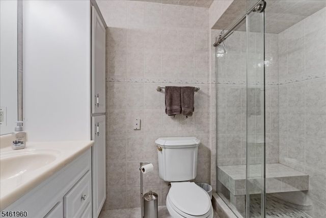 37 Jani Ct, Clifton City, NJ 07013