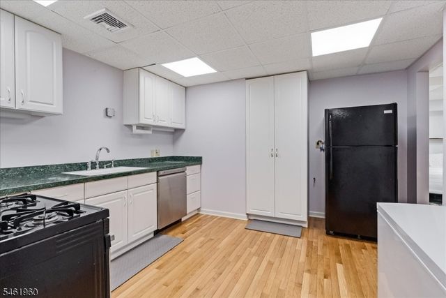 37 Jani Ct, Clifton City, NJ 07013