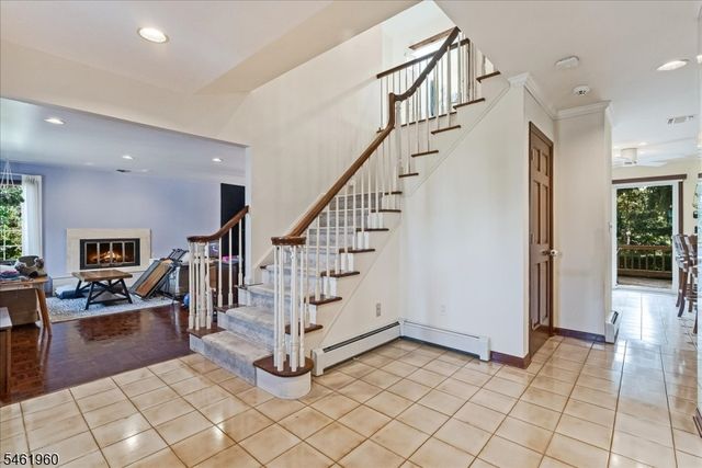 37 Jani Ct, Clifton City, NJ 07013