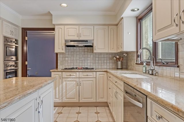 37 Jani Ct, Clifton City, NJ 07013