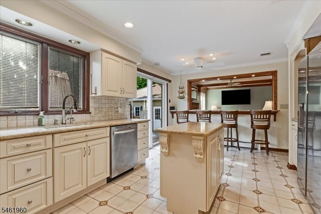 37 Jani Ct, Clifton City, NJ 07013
