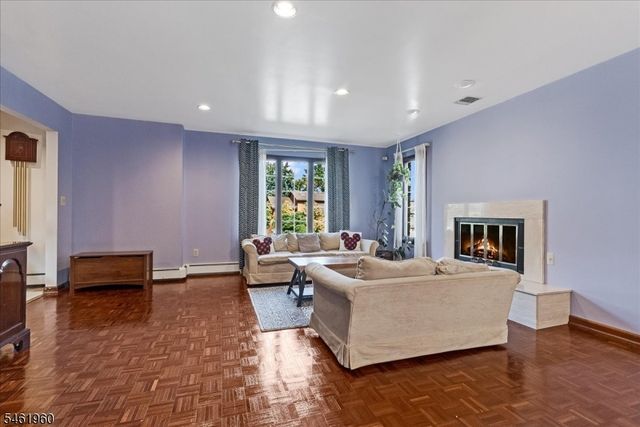 37 Jani Ct, Clifton City, NJ 07013