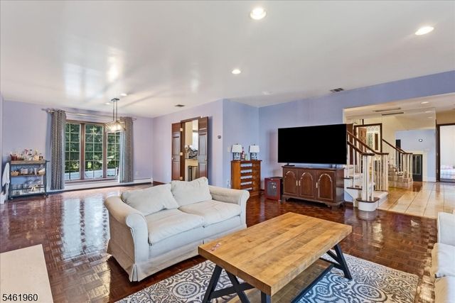 37 Jani Ct, Clifton City, NJ 07013