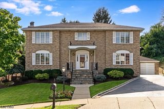 37 Jani Ct, Clifton City, NJ 07013