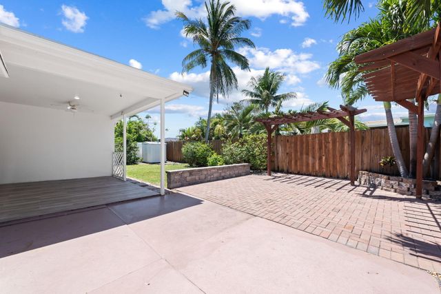 4751 NE 2nd Avenue, Oakland Park, FL 33334