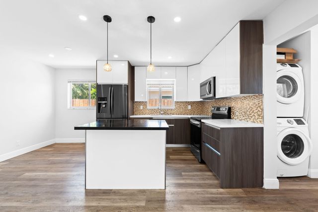 4751 NE 2nd Avenue, Oakland Park, FL 33334