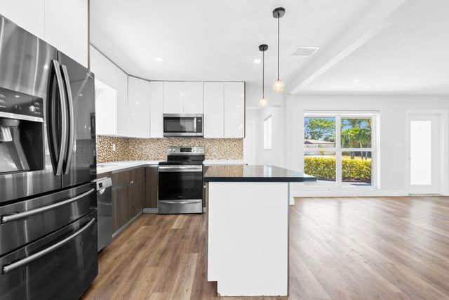 4751 NE 2nd Avenue, Oakland Park, FL 33334