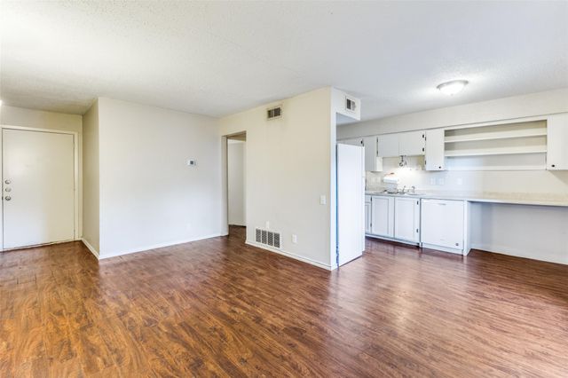 620 S 1st ST 103, Austin, TX 78704